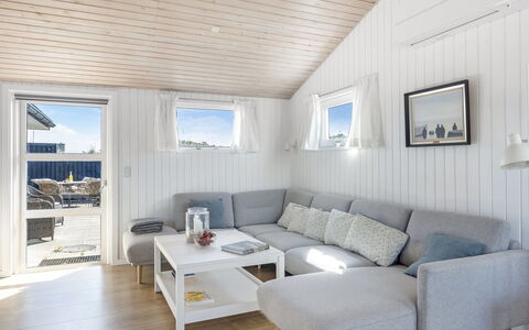 Ingemar - 100M from the Sea: Hout, Huis, Verblijf, Plank, Woonkamer, Hardwood, Beits, Houten Vloer, Ontwerp
