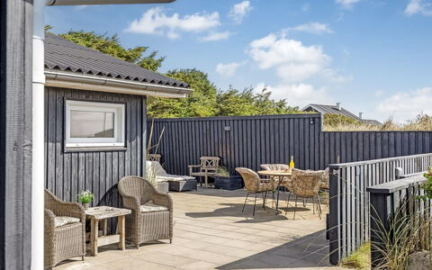 Ingemar - 100M from the Sea: Hout, Samengesteld Materiaal, Dek, Schaduw, Hardwood, Buitenmeubels, Plank, Werf, Veranda, Siding