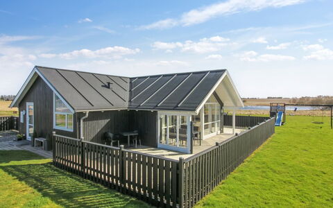 Mirkka - 1.5Km from the Sea: Hout, Huis, Verblijf, Huis, Dak, Landelijk Gebied, Siding, Blokhut, Garden Gebouwen, Hardwood