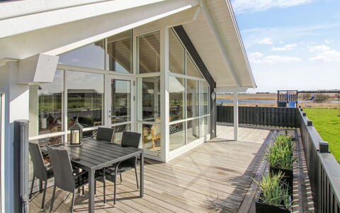 Mirkka - 1.5Km from the Sea: Hout, Huis, Verblijf, Huis, Dak, Landelijk Gebied, Siding, Blokhut, Garden Gebouwen, Hardwood