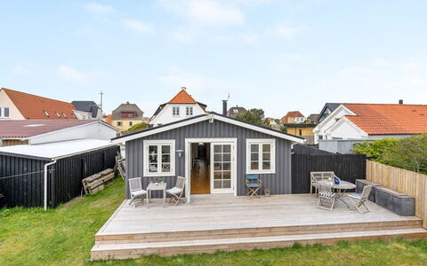 Sofine - 250M from the Sea: Huis, Dak, Huis, Verblijf, Siding, Landgoed, Dek, Veranda, Plank, Werf