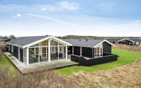 Eileen - 300M from the Sea: Hout, Huis, Verblijf, Huis, Dak, Landelijk Gebied, Siding, Blokhut, Garden Gebouwen, Hardwood
