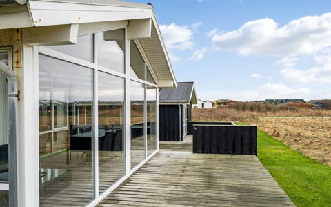 Eileen - 300M from the Sea: Hout, Huis, Verblijf, Huis, Dak, Landelijk Gebied, Siding, Blokhut, Garden Gebouwen, Hardwood