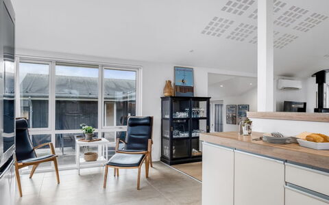 Eileen - 300M from the Sea: Hout, Huis, Verblijf, Huis, Dak, Landelijk Gebied, Siding, Blokhut, Garden Gebouwen, Hardwood