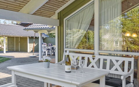 Saana - 700M from the Sea: Huis, Dak, Huis, Deur, Verblijf, Schaduw, Tuin, Groundcover, Veranda, Werf