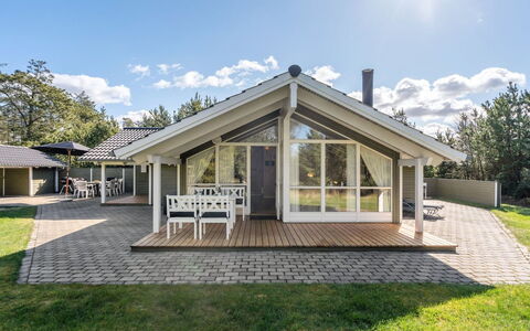 Saana - 700M from the Sea: Huis, Dak, Huis, Deur, Verblijf, Schaduw, Tuin, Groundcover, Veranda, Werf