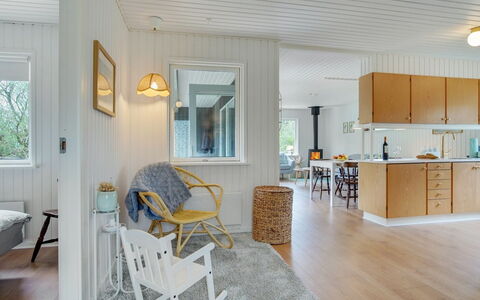 Ylva - 650M from the Sea: Hout, Huis, Veranda, Dek, Hardwood, Dak, Beits, Houten Vloer, Eco Hotel