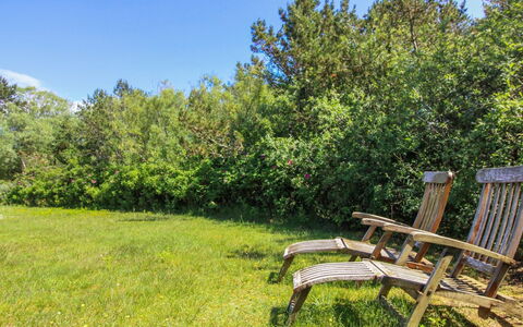 Ylva - 650M from the Sea: Hout, Huis, Veranda, Dek, Hardwood, Dak, Beits, Houten Vloer, Eco Hotel