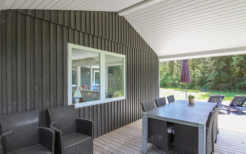 Ylva - 650M from the Sea: Hout, Huis, Veranda, Dek, Hardwood, Dak, Beits, Houten Vloer, Eco Hotel