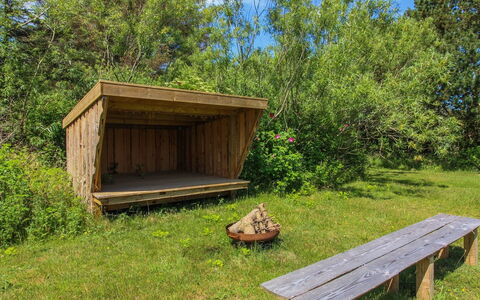 Ylva - 650M from the Sea: Hout, Huis, Veranda, Dek, Hardwood, Dak, Beits, Houten Vloer, Eco Hotel