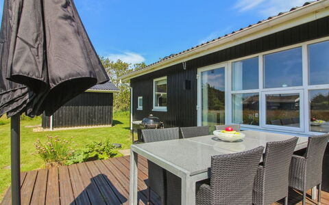 Grit - 650M from the Sea: Zwembad, Buitenmeubels, Meubilair, Toevlucht, Flagstone, Eco Hotel, Schaduw, Stoel, Vrije Tijd, Landgoed