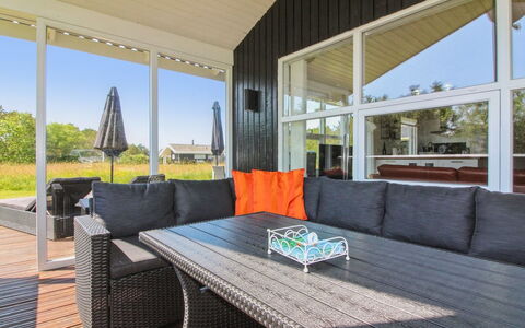 Grit - 650M from the Sea: Zwembad, Buitenmeubels, Meubilair, Toevlucht, Flagstone, Eco Hotel, Schaduw, Stoel, Vrije Tijd, Landgoed