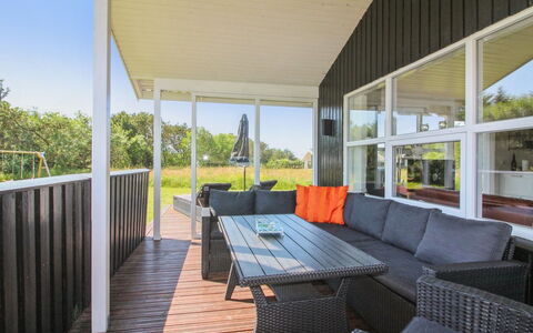 Grit - 650M from the Sea: Zwembad, Buitenmeubels, Meubilair, Toevlucht, Flagstone, Eco Hotel, Schaduw, Stoel, Vrije Tijd, Landgoed