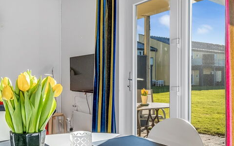 Risker - 70M from the Sea: Verblijf, Backyard, Werf, Garden Gebouwen, Schuur, Siding, Buitenmeubels, Blokhut, Outdoor Structuur, Keet