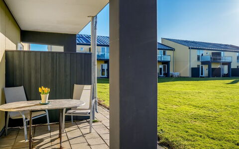 Risker - 70M from the Sea: Verblijf, Backyard, Werf, Garden Gebouwen, Schuur, Siding, Buitenmeubels, Blokhut, Outdoor Structuur, Keet
