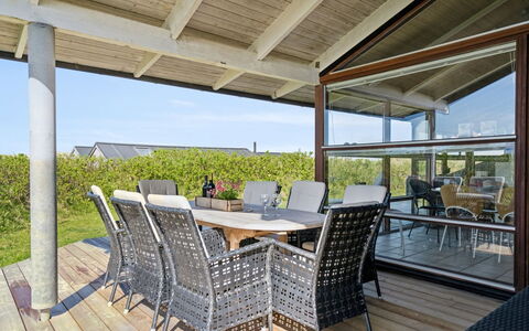 Danica - 175M from the Sea: Huis, Dak, Huis, Deur, Verblijf, Schaduw, Tuin, Groundcover, Veranda, Werf
