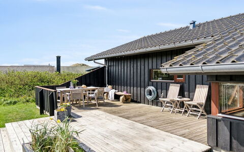 Danica - 175M from the Sea: Huis, Dak, Huis, Deur, Verblijf, Schaduw, Tuin, Groundcover, Veranda, Werf