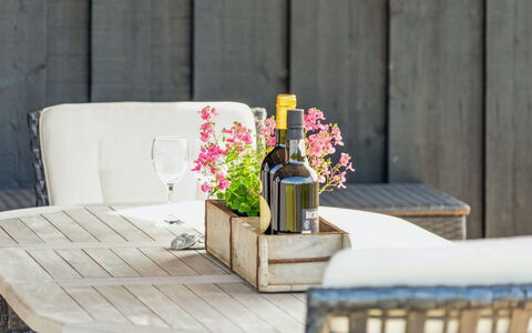 Danica - 175M from the Sea: Huis, Dak, Huis, Deur, Verblijf, Schaduw, Tuin, Groundcover, Veranda, Werf