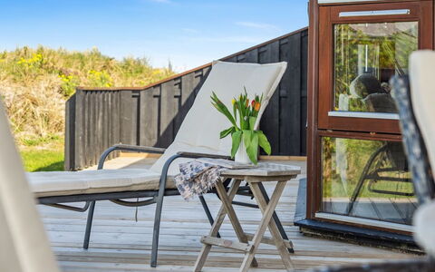 Danica - 175M from the Sea: Huis, Dak, Huis, Deur, Verblijf, Schaduw, Tuin, Groundcover, Veranda, Werf