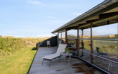 Danica - 175M from the Sea: Huis, Dak, Huis, Deur, Verblijf, Schaduw, Tuin, Groundcover, Veranda, Werf