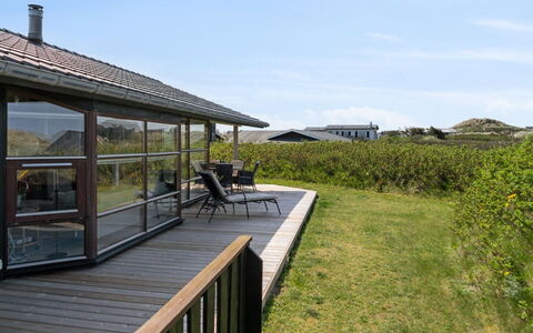 Danica - 175M from the Sea: Huis, Dak, Huis, Deur, Verblijf, Schaduw, Tuin, Groundcover, Veranda, Werf