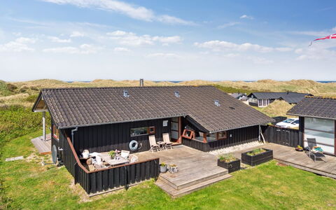 Danica - 175M from the Sea: Huis, Dak, Huis, Deur, Verblijf, Schaduw, Tuin, Groundcover, Veranda, Werf