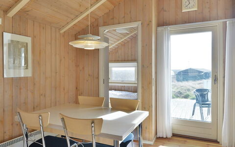 Styrbiorn - 100M from the Sea: Huis, Huis, Deur, Dak, Verblijf, Landgoed, Tuin, Schaduw, Siding, Werf