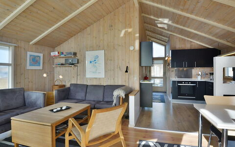 Styrbiorn - 100M from the Sea: Huis, Huis, Deur, Dak, Verblijf, Landgoed, Tuin, Schaduw, Siding, Werf