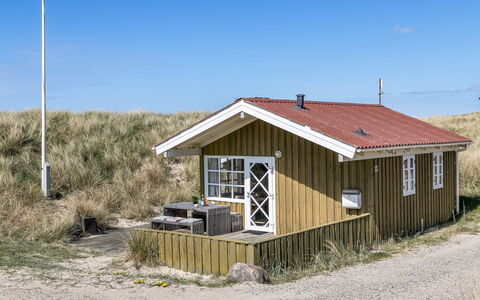 Guthfrith - 100M from the Sea: Dak, Huis, Deur, Verblijf, Schaduw, Siding, Werf, Landgoed, Backyard