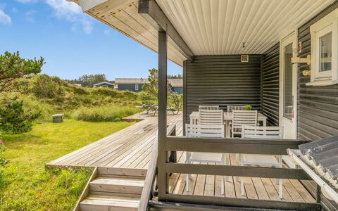 Stina - 250M from the Sea: Dak, Huis, Deur, Verblijf, Schaduw, Siding, Werf, Landgoed, Backyard