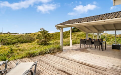 Stina - 250M from the Sea: Dak, Huis, Deur, Verblijf, Schaduw, Siding, Werf, Landgoed, Backyard