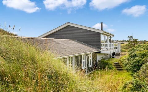 Stina - 250M from the Sea: Dak, Huis, Deur, Verblijf, Schaduw, Siding, Werf, Landgoed, Backyard