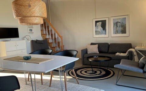 Birgitta - 150M from the Sea: Meubilair, Interieur Ontwerp, Flooring, Verdieping, Hout, Tafel, Stoel, Woonkamer, Bankstel, Verlichting