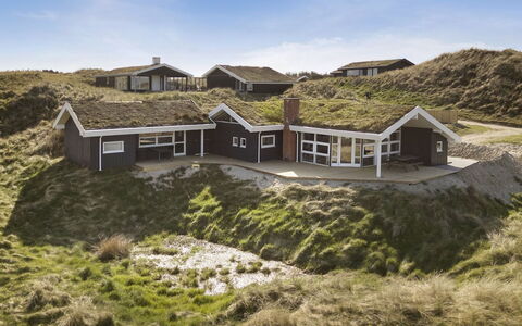 Solvejg - 150M from the Sea: Zwembad, Buitenmeubels, Meubilair, Toevlucht, Flagstone, Eco Hotel, Schaduw, Stoel, Vrije Tijd, Landgoed