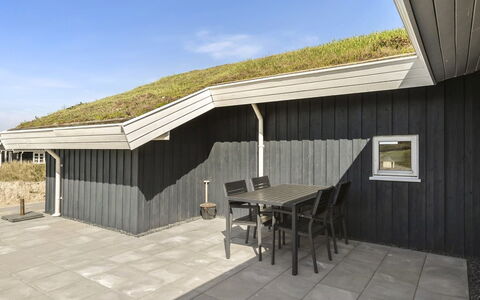 Solvejg - 150M from the Sea: Zwembad, Buitenmeubels, Meubilair, Toevlucht, Flagstone, Eco Hotel, Schaduw, Stoel, Vrije Tijd, Landgoed