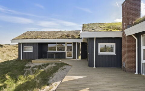 Solvejg - 150M from the Sea: Zwembad, Buitenmeubels, Meubilair, Toevlucht, Flagstone, Eco Hotel, Schaduw, Stoel, Vrije Tijd, Landgoed