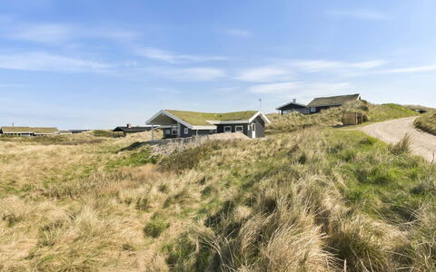 Solvejg - 150M from the Sea: Zwembad, Buitenmeubels, Meubilair, Toevlucht, Flagstone, Eco Hotel, Schaduw, Stoel, Vrije Tijd, Landgoed