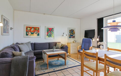 Tinke - 150M from the Sea: Huis, Dak, Huis, Deur, Verblijf, Schaduw, Tuin, Groundcover, Veranda, Werf