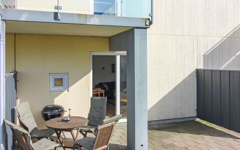 Tinke - 150M from the Sea: Huis, Dak, Huis, Deur, Verblijf, Schaduw, Tuin, Groundcover, Veranda, Werf