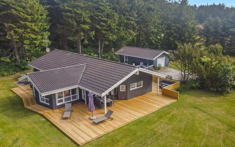 Aniki - 1.4Km from the Sea: Architectuur, Dak, Huis, Samengesteld Materiaal, Daylighting, Siding, Oprit