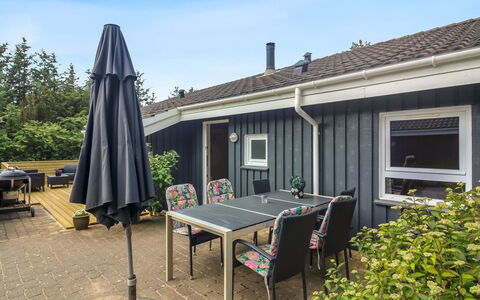 Aniki - 1.4Km from the Sea: Architectuur, Dak, Huis, Samengesteld Materiaal, Daylighting, Siding, Oprit