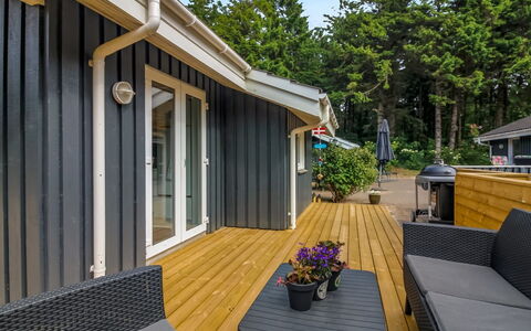 Aniki - 1.4Km from the Sea: Architectuur, Dak, Huis, Samengesteld Materiaal, Daylighting, Siding, Oprit