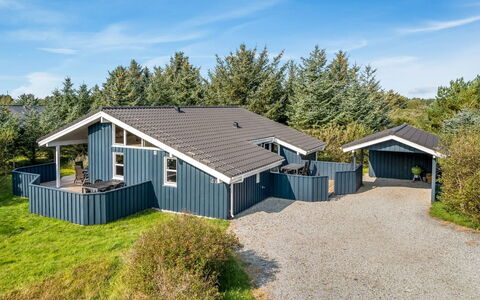 Terho - 1Km from the Sea: Huis, Dak, Huis, Deur, Verblijf, Schaduw, Tuin, Groundcover, Veranda, Werf