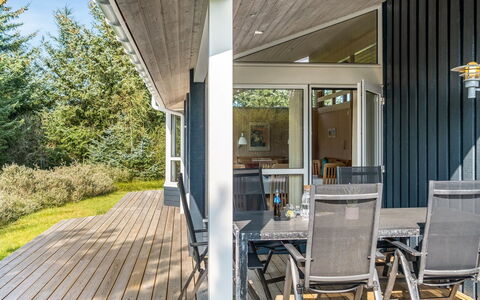 Terho - 1Km from the Sea: Huis, Dak, Huis, Deur, Verblijf, Schaduw, Tuin, Groundcover, Veranda, Werf