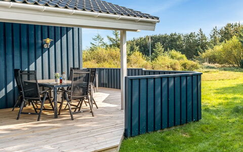 Terho - 1Km from the Sea: Huis, Dak, Huis, Deur, Verblijf, Schaduw, Tuin, Groundcover, Veranda, Werf