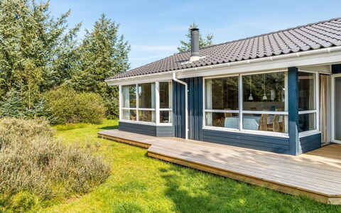 Terho - 1Km from the Sea: Huis, Dak, Huis, Deur, Verblijf, Schaduw, Tuin, Groundcover, Veranda, Werf