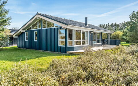 Terho - 1Km from the Sea: Huis, Dak, Huis, Deur, Verblijf, Schaduw, Tuin, Groundcover, Veranda, Werf