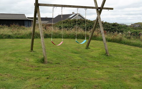 Wifred - 250M from the Sea: Huis, Huis, Deur, Dak, Verblijf, Landgoed, Tuin, Schaduw, Siding, Werf