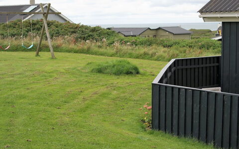 Wifred - 250M from the Sea: Huis, Huis, Deur, Dak, Verblijf, Landgoed, Tuin, Schaduw, Siding, Werf