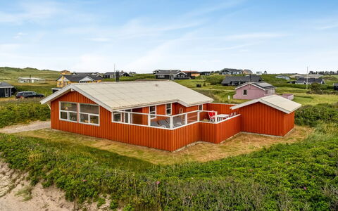 Dolma - 75M from the Sea: Huis, Huis, Deur, Dak, Verblijf, Landgoed, Tuin, Schaduw, Siding, Werf